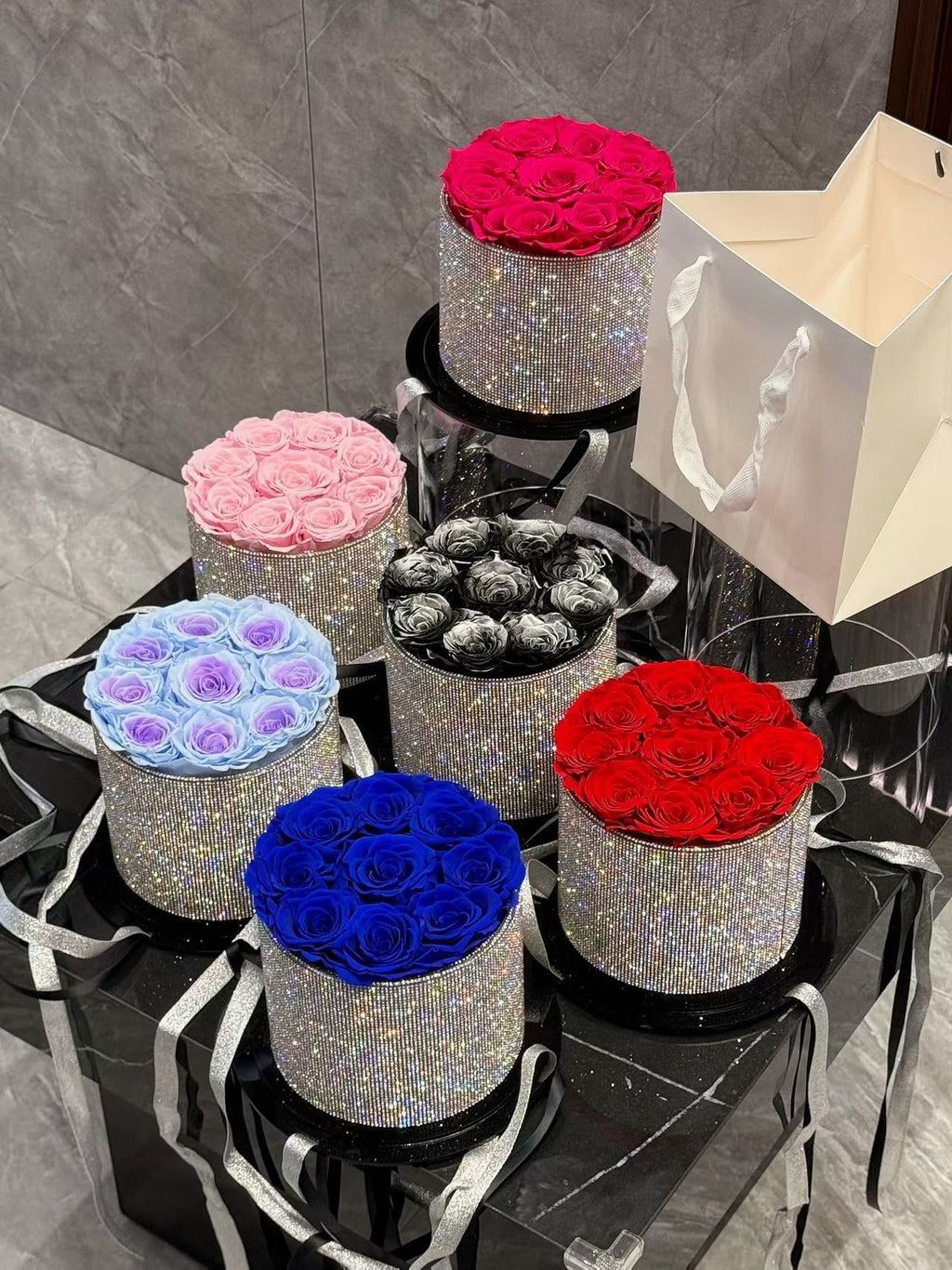 Customized fresh-keeping rose hug bucket gift commercial relatives and girlfriend bouquet